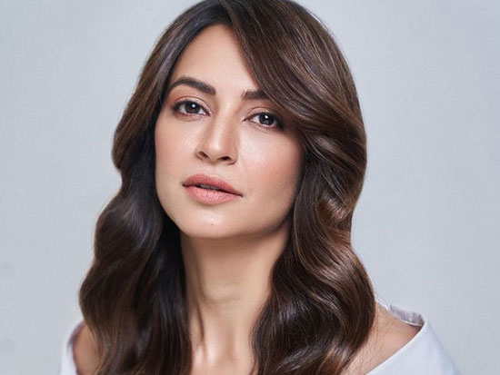 Attractive Clicks Of Kriti Kharbanda